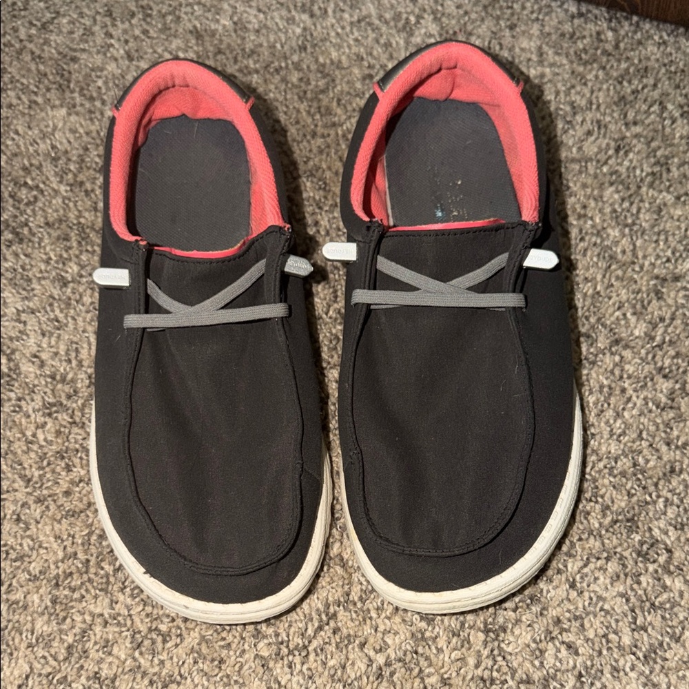 Water Resistant Hey Dude Women's Black and Pink Shoes